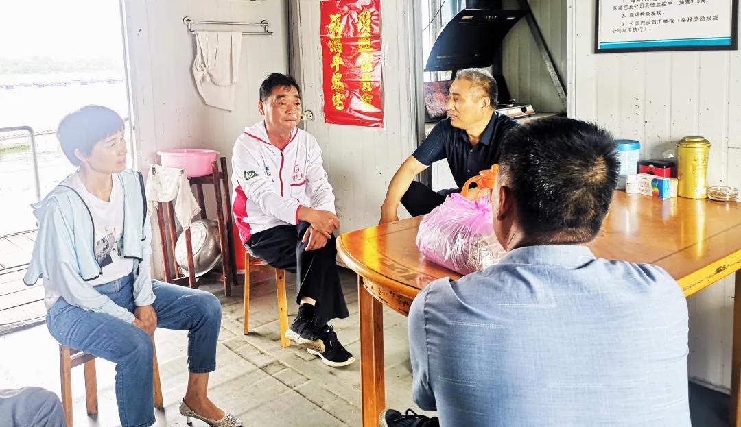 公司开展防暑降温慰问暨安全生产督查活动